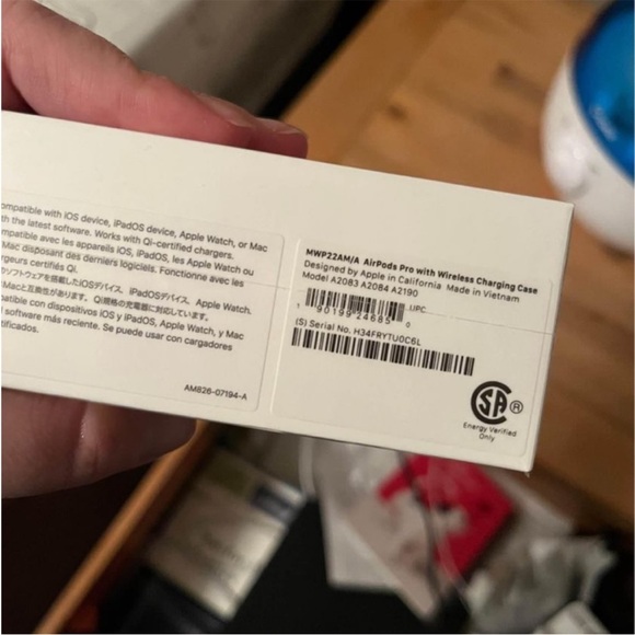 Apple AirPod pro nwt - Picture 3 of 3